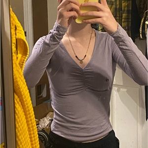 LIGHT PURPLE long sleeve shirt with scrunch at the chest. SIZE XS!!